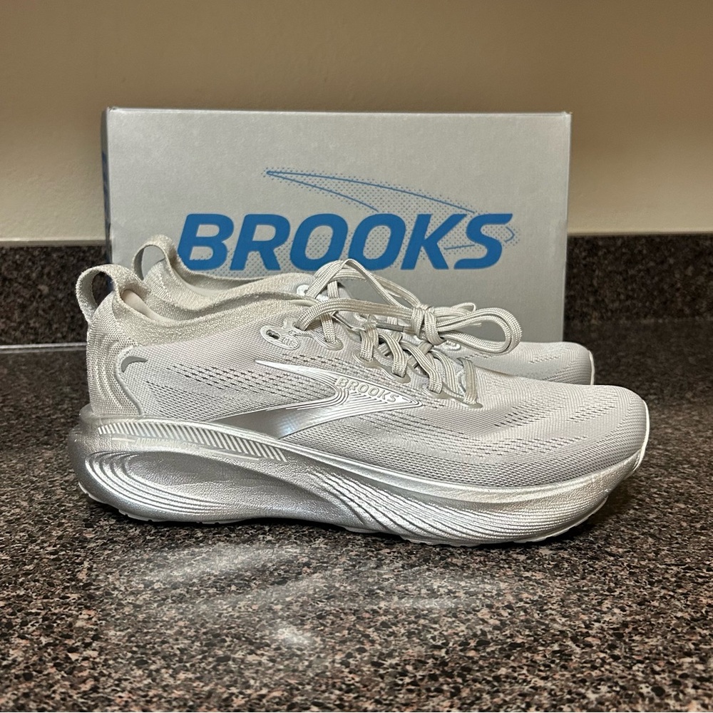 Brooks Adrenaline GTS 25 Men’s 10.5D Silver Anniversary Edition